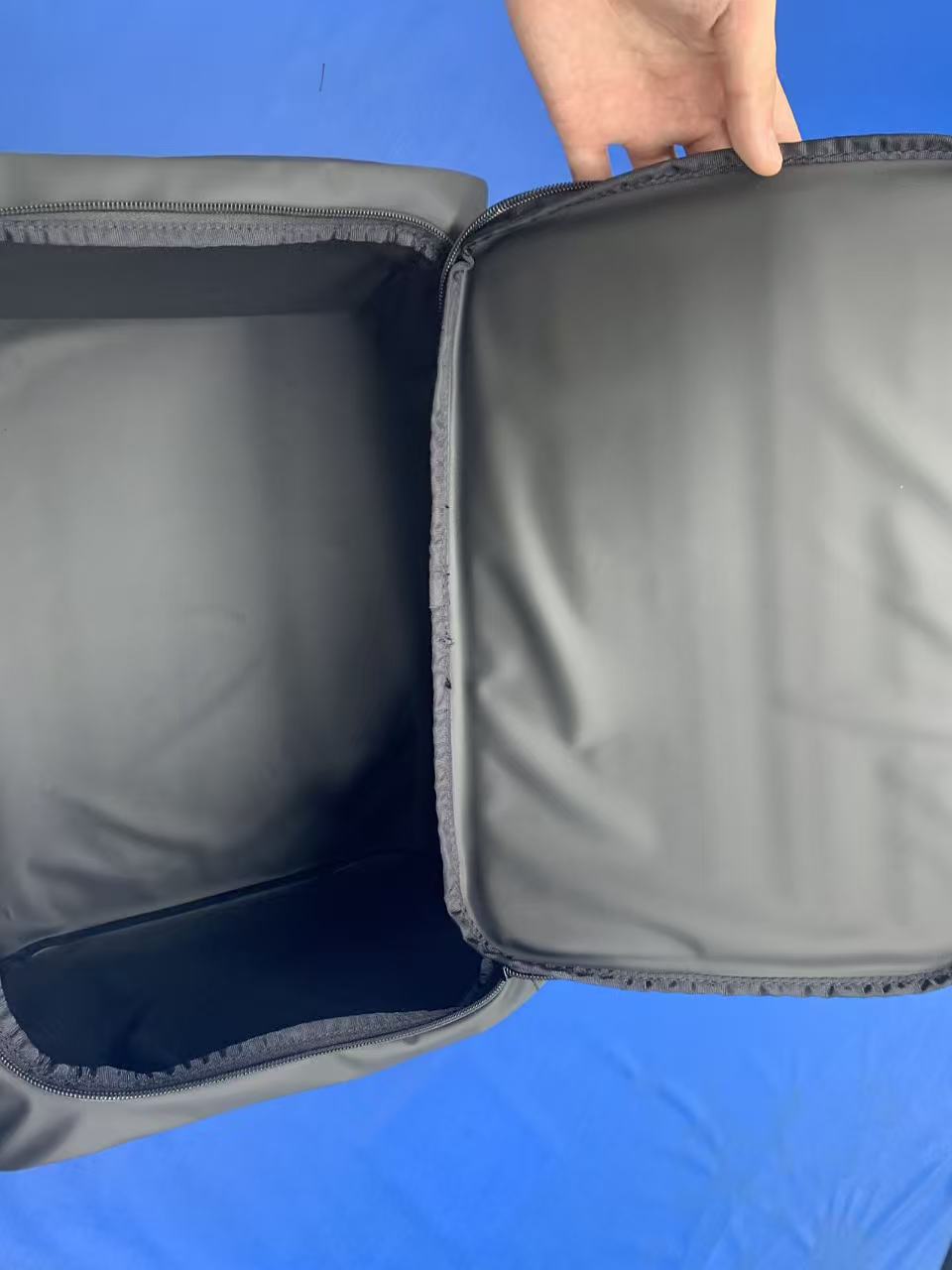Di dalam Produksi Pendingin Lembut yang Dilas di Sealock Di dalam Produksi Pendingin Lembut yang Dilas di Sealock